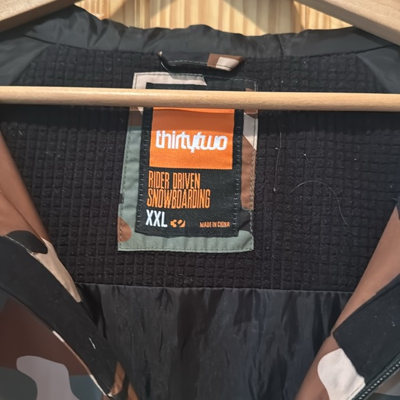 Thirty Two ski and snowboard jacket - Picture 7 of 11